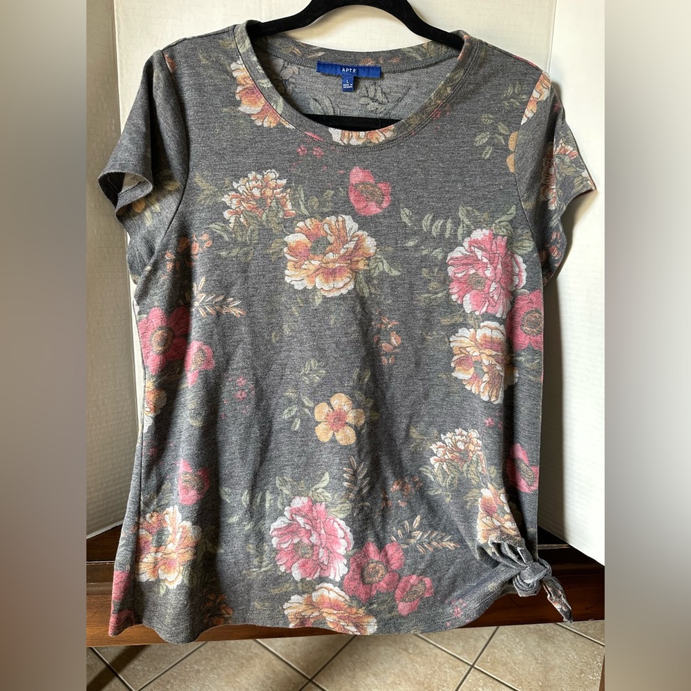 Apt 9 floral LARGE tshirt with one side tie knot